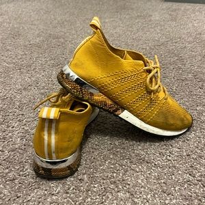 yellow snake sneakers (mustard yellow)